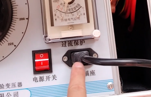 控制箱电源接线.png